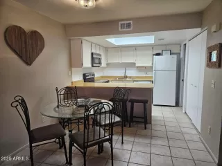 Photo #4: 6867625 Listing