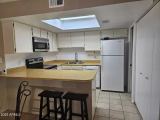 Photo #5: 6867625 Listing