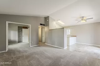 Photo #6: 6867753 Listing