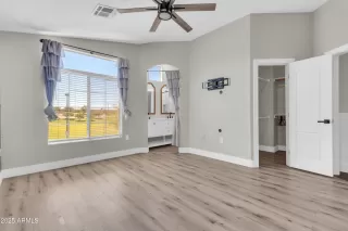 Photo #5: 6867943 Listing