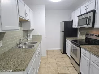 Photo #3: 6867964 Listing