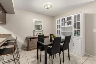 Photo #5: 6868588 Listing