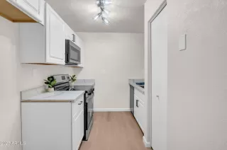 Photo #5: 6869513 Listing