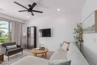 Photo #4: 6869601 Listing