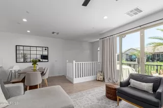 Photo #5: 6869601 Listing