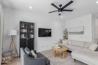 Photo #6: 6869601 Listing