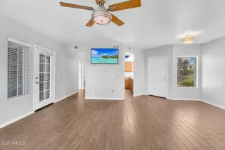 Photo #6: 6869740 Listing 