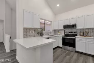 Photo #5: 6869884 Listing