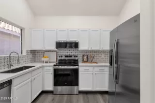 Photo #6: 6869884 Listing