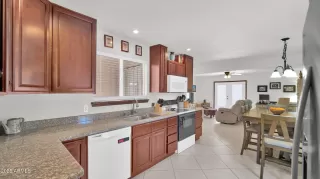 Photo #4: 6870902 Listing