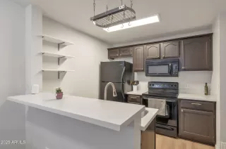 Photo #5: 6870971 Listing