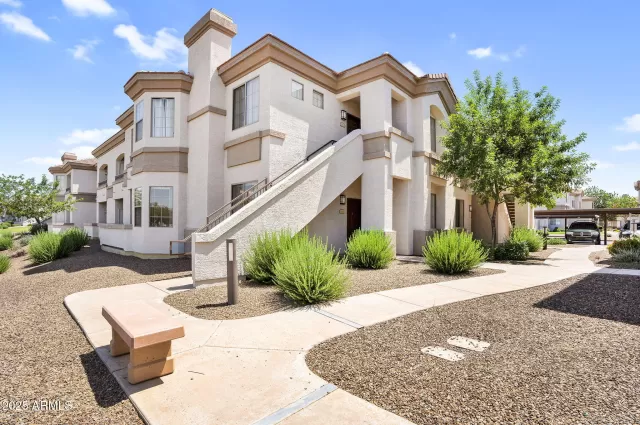 MLS: 6871023 Condo For Sale