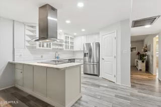 Photo #3: 6871890 Listing 
