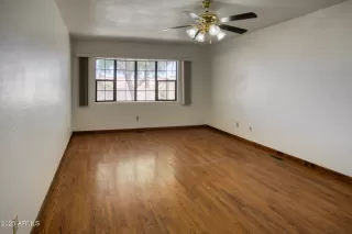 Photo #6: 6872132 Listing