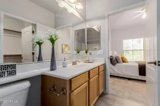 Photo #5: 6872252 Listing