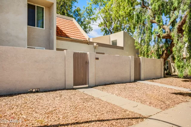 MLS: 6872587 Condo For Sale
