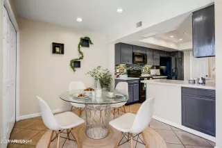 Photo #5: 6872587 Listing