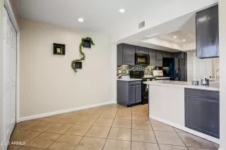 Photo #6: 6872587 Listing