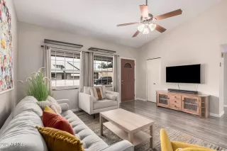 Photo #6: 6872640 Listing 