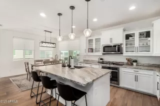 Photo #1: 6872649 Listing 