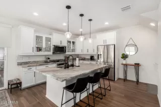 Photo #2: 6872649 Listing 