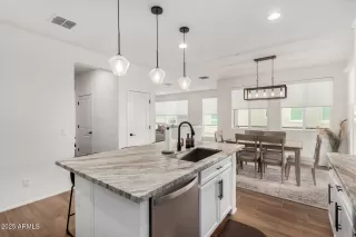 Photo #3: 6872649 Listing 