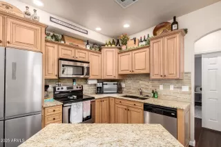 Photo #6: 6872655 Listing