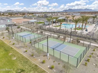 Photo #2: 6872703 Listing