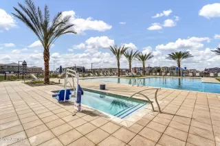 Photo #4: 6872703 Listing