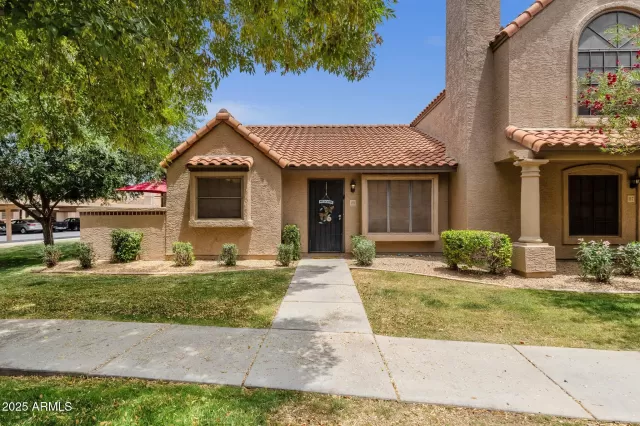 MLS: 6872725 Condo For Sale