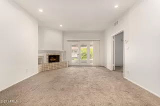 Photo #5: 6873382 Listing