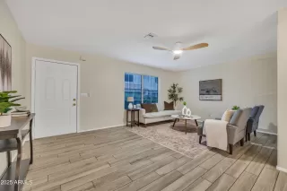 Photo #3: 6873399 Listing