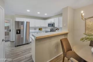 Photo #5: 6873399 Listing