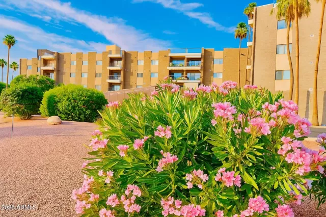 MLS: 6873762 Condo For Sale