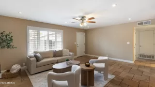 Photo #4: 6874102 Listing