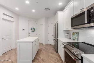 Photo #3: 6874739 Listing