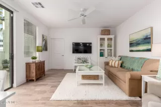 Photo #5: 6874739 Listing