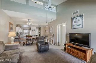 Photo #5: 6875398 Listing