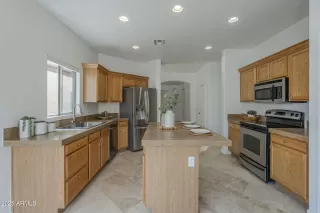 Photo #6: 6875772 Listing