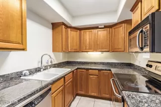 Photo #5: 6876340 Listing