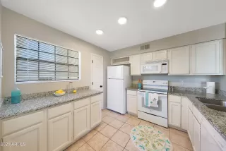 Photo #2: 6876425 Listing 