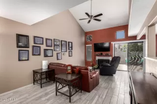 Photo #3: 6876519 Listing 