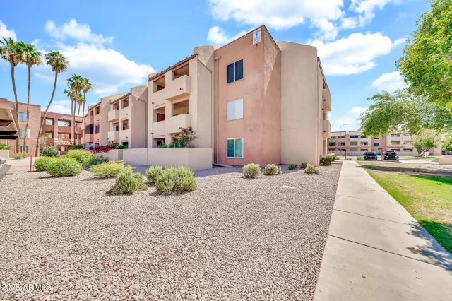 MLS: 6876786 Condo For Sale