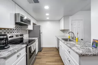 Photo #6: 6876850 Listing