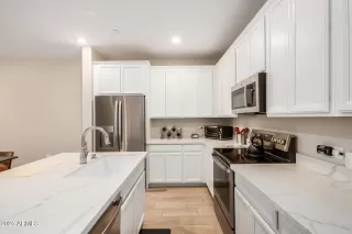 Photo #6: 6877026 Listing