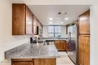 Photo #5: 6877267 Listing