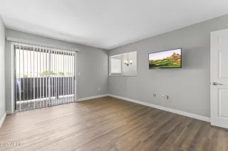 Photo #3: 6877889 Listing