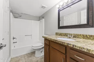 Photo #4: 6877889 Listing