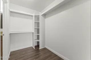 Photo #5: 6877889 Listing