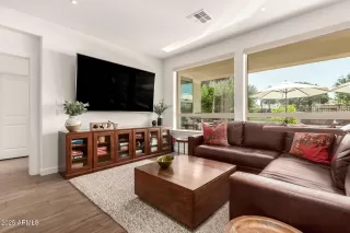 Photo #3: 6877993 Listing